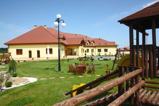 Hotel Wasik Krogulcza Экстерьер фото