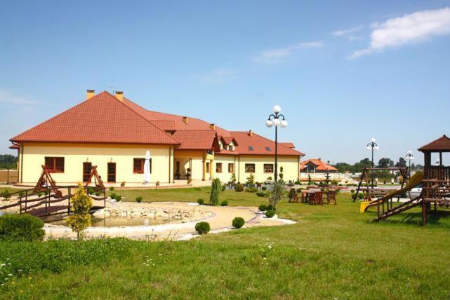 Hotel Wasik Krogulcza Экстерьер фото